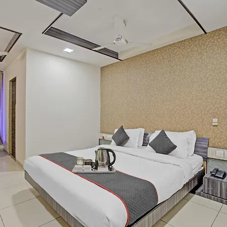 Hotel O The Kia Residency Hotel And Banquet Ahmedabad Exterior photo
